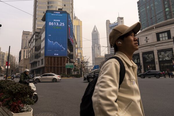 China Markets Show Pressure Growing for Beijing to Do More