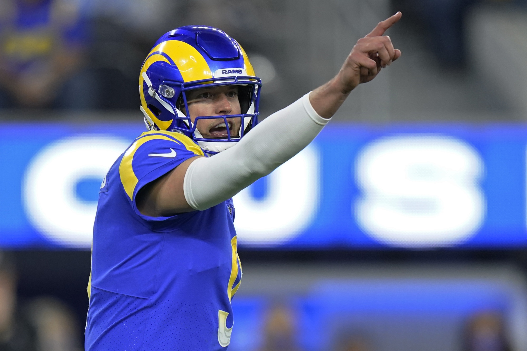 Stafford Propels Rams Past Cardinals 34-11 in Playoff Rout - Bloomberg