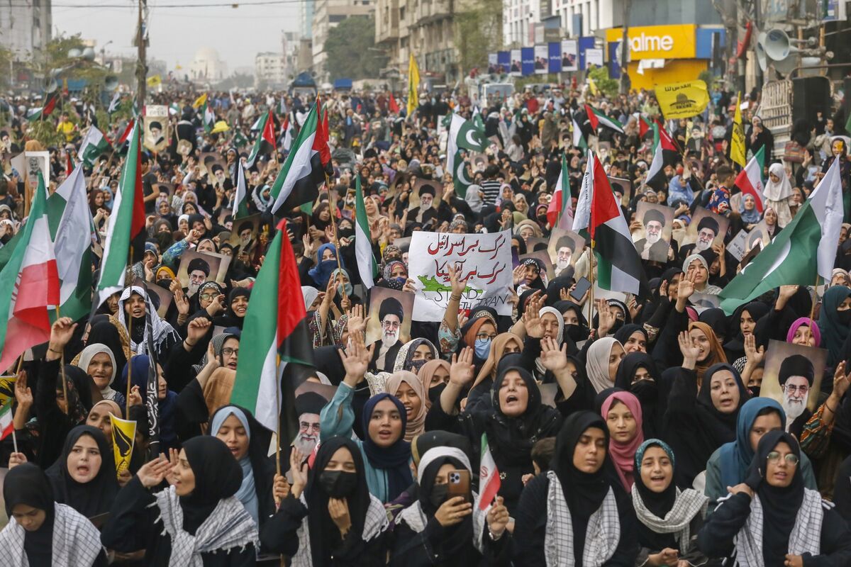 🟪"Pakistan condanna i bombardamenti USA in Iran, ma cerca un avvicinamento a Trump"