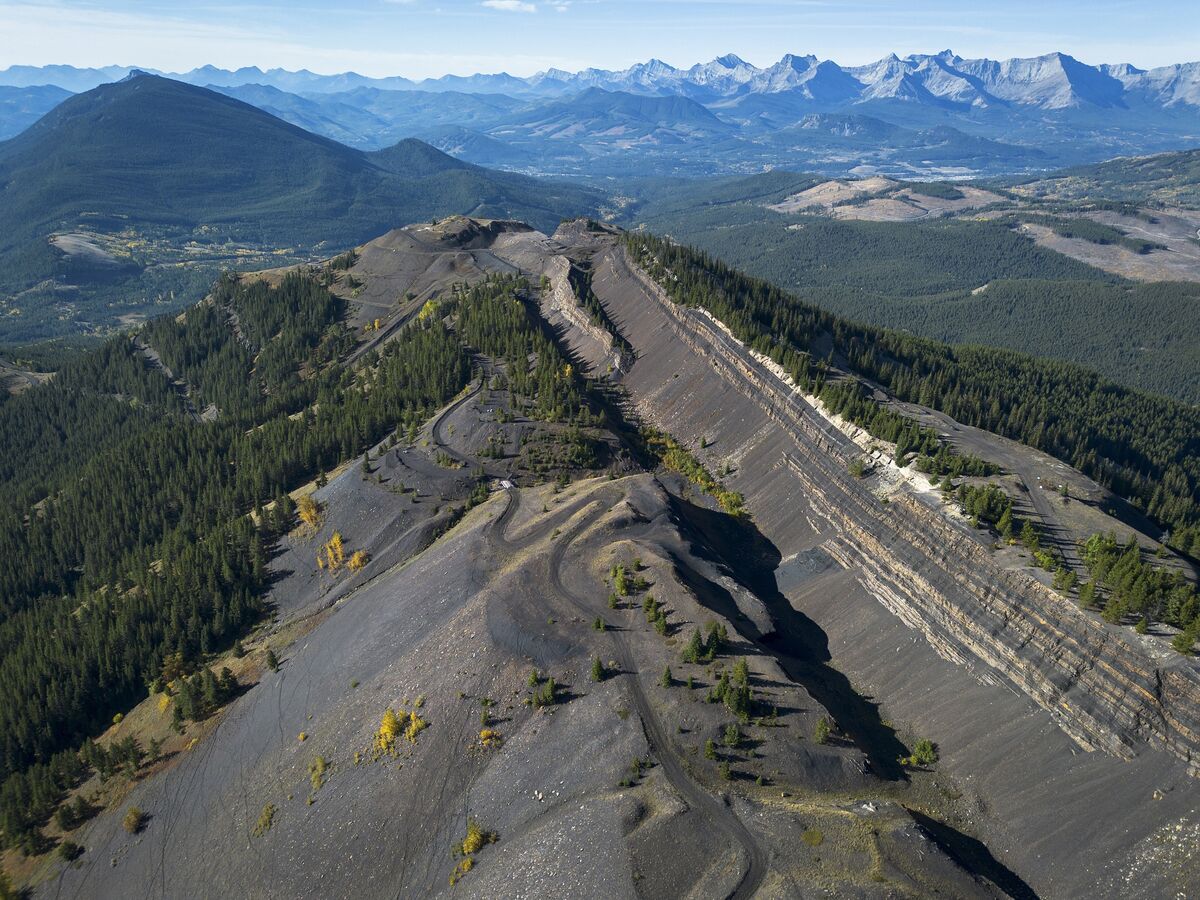 bloomberg.com - Iain Boekhoff - Coal's Revival Is Creating Divisions in Canada's Energy Heartland