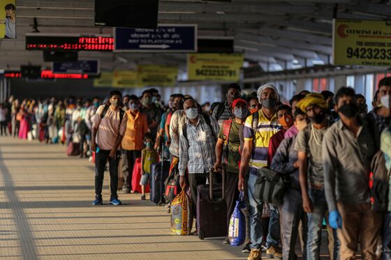 Tens of Millions Plunge Into Poverty in Covid-Ravaged India