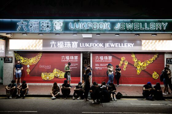 Virus Hits China’s Gold Jewelry Demand as Shoppers Stay Away