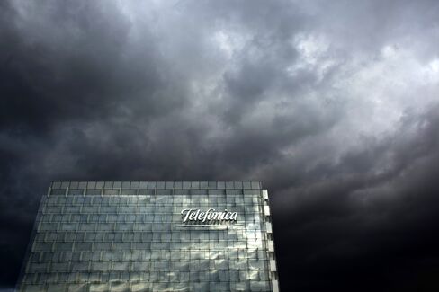 Telefonica Second-Quarter Sales Beat Estimates as Net Debt Falls