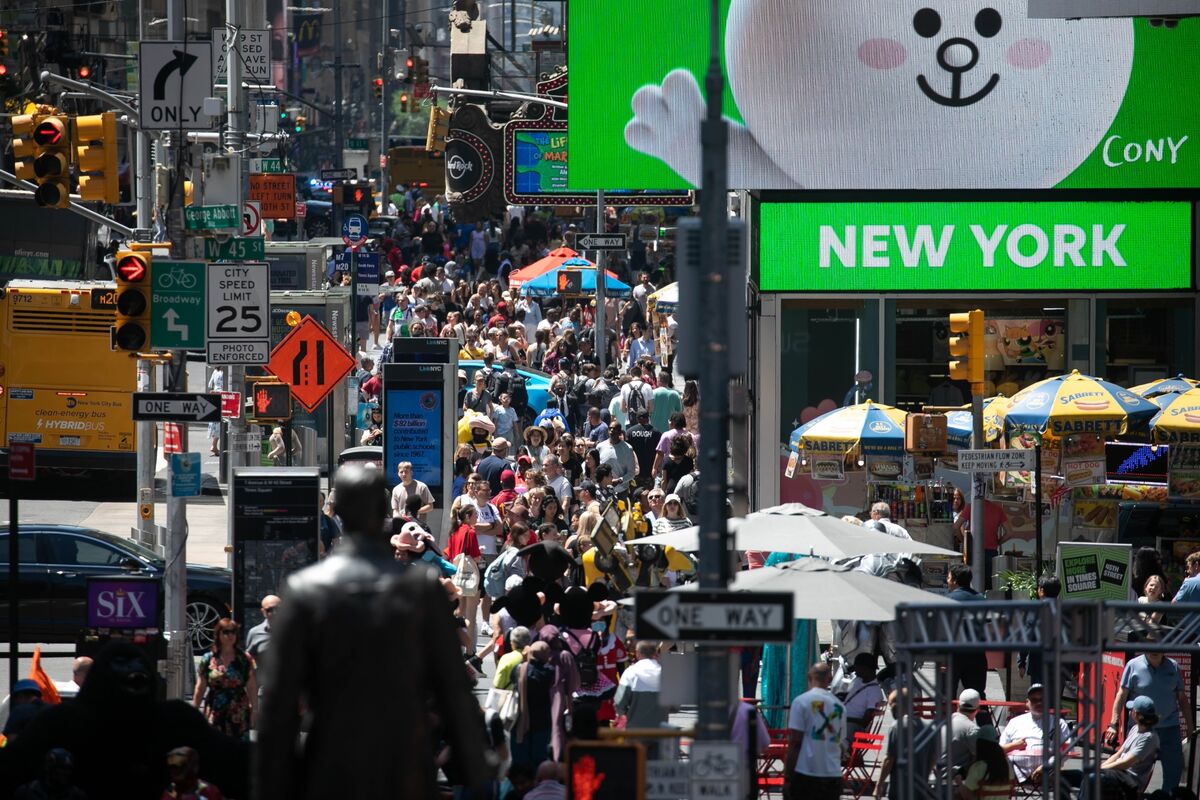 🟪"Turismo a New York: Le politiche di Trump riducono le previsioni di visitatori internazionali del 17%"