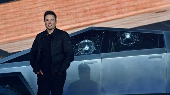 Tesla’s ‘Stealth Bomber’ Pickup Fails to Thrill Wall Street