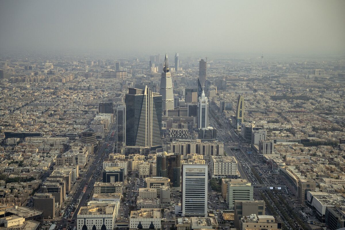 featured image thumbnail for post Saudi Arabia Upbeat on FDI as 2030 Goal Remains Distant