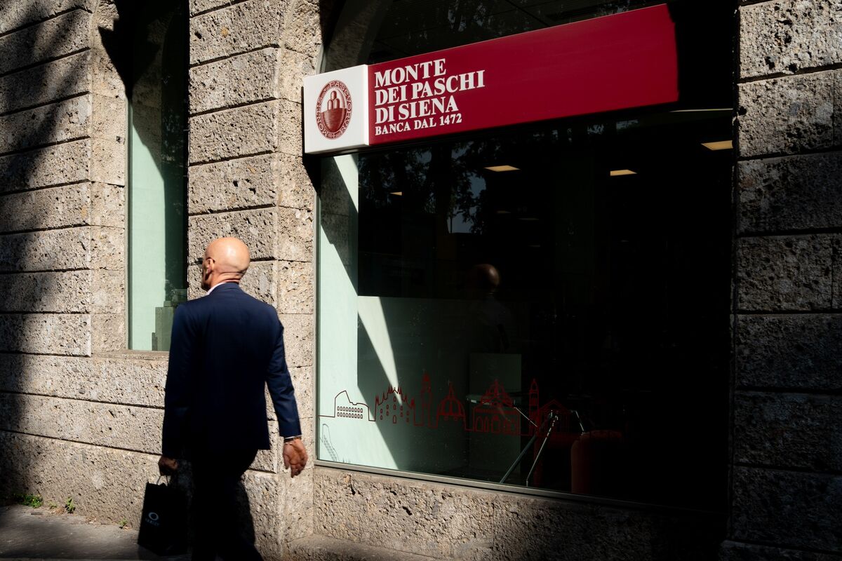 Monte Paschi’s Mediobanca Bid Gains Traction as Vote Nears