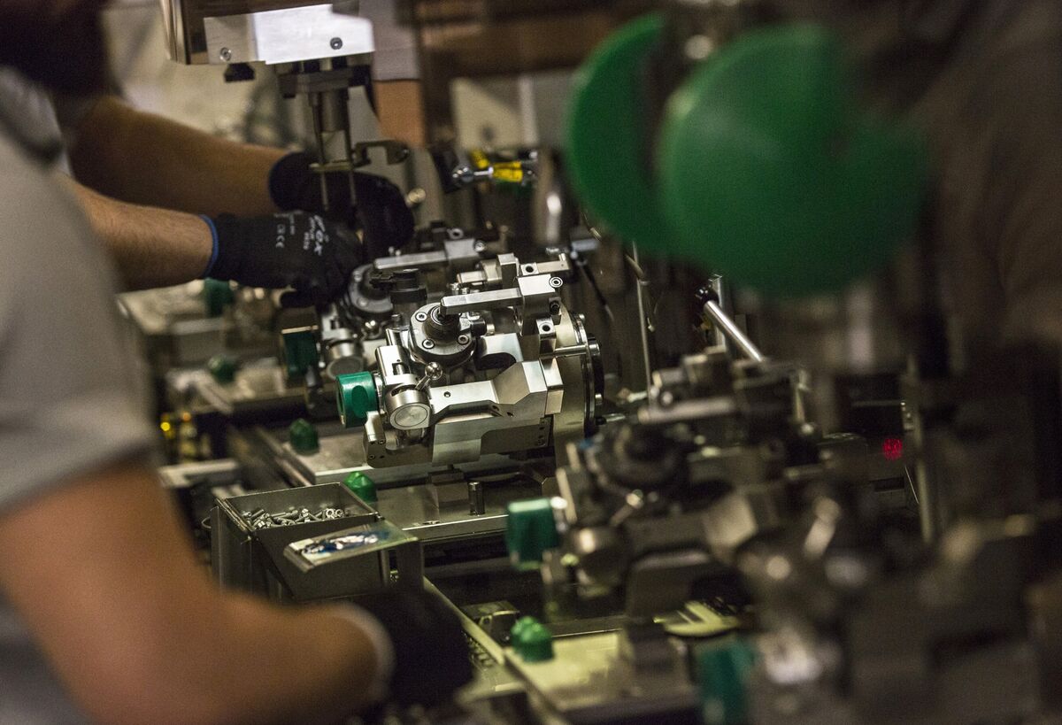 bloomberg.com - Laura Alviz - German Defense Maker to Scoop Up Unwanted Auto Workers