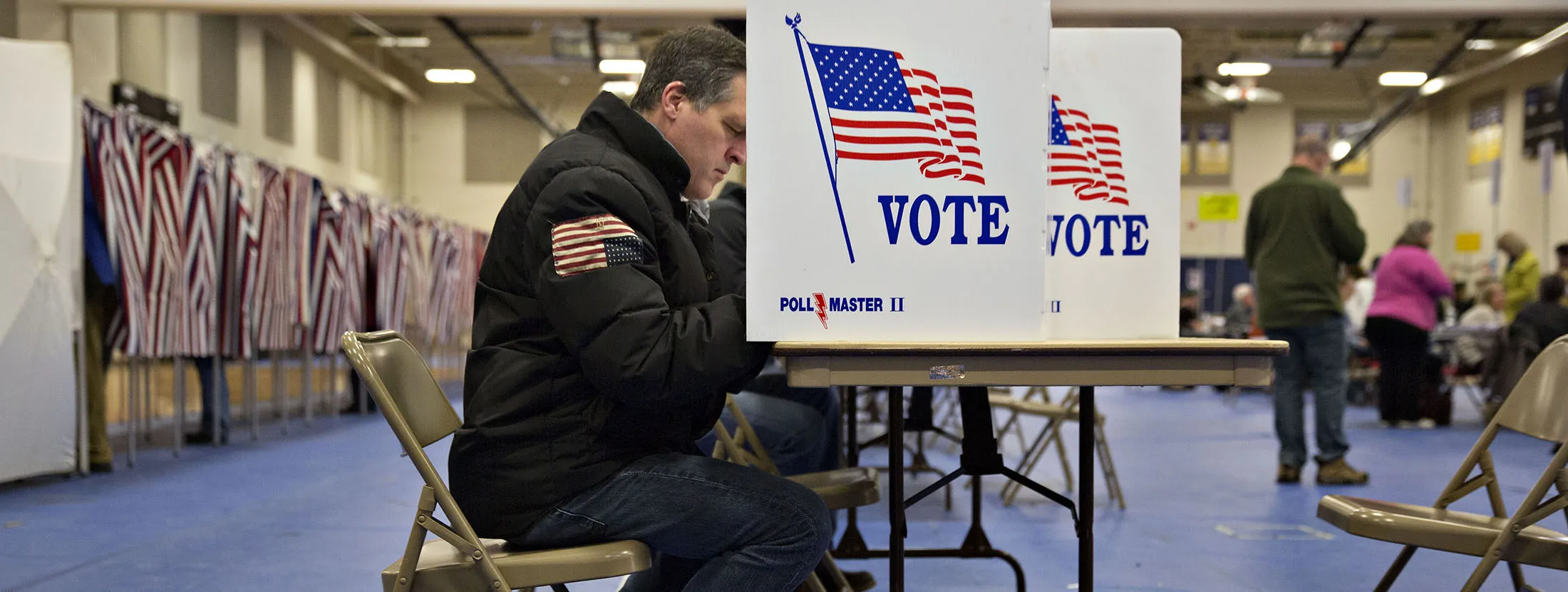 Voters fill out ballots in a polling station in Bedford, New Hampshire, U.S., on Tuesday, Feb. 9, 2016.
