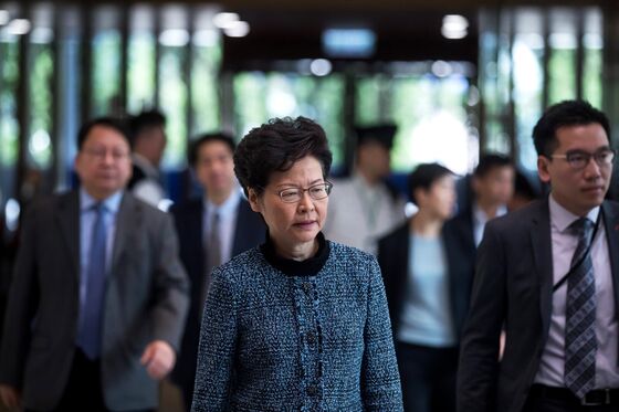China’s Xi Backs Lam’s Leadership Amid Hong Kong Protest Chaos