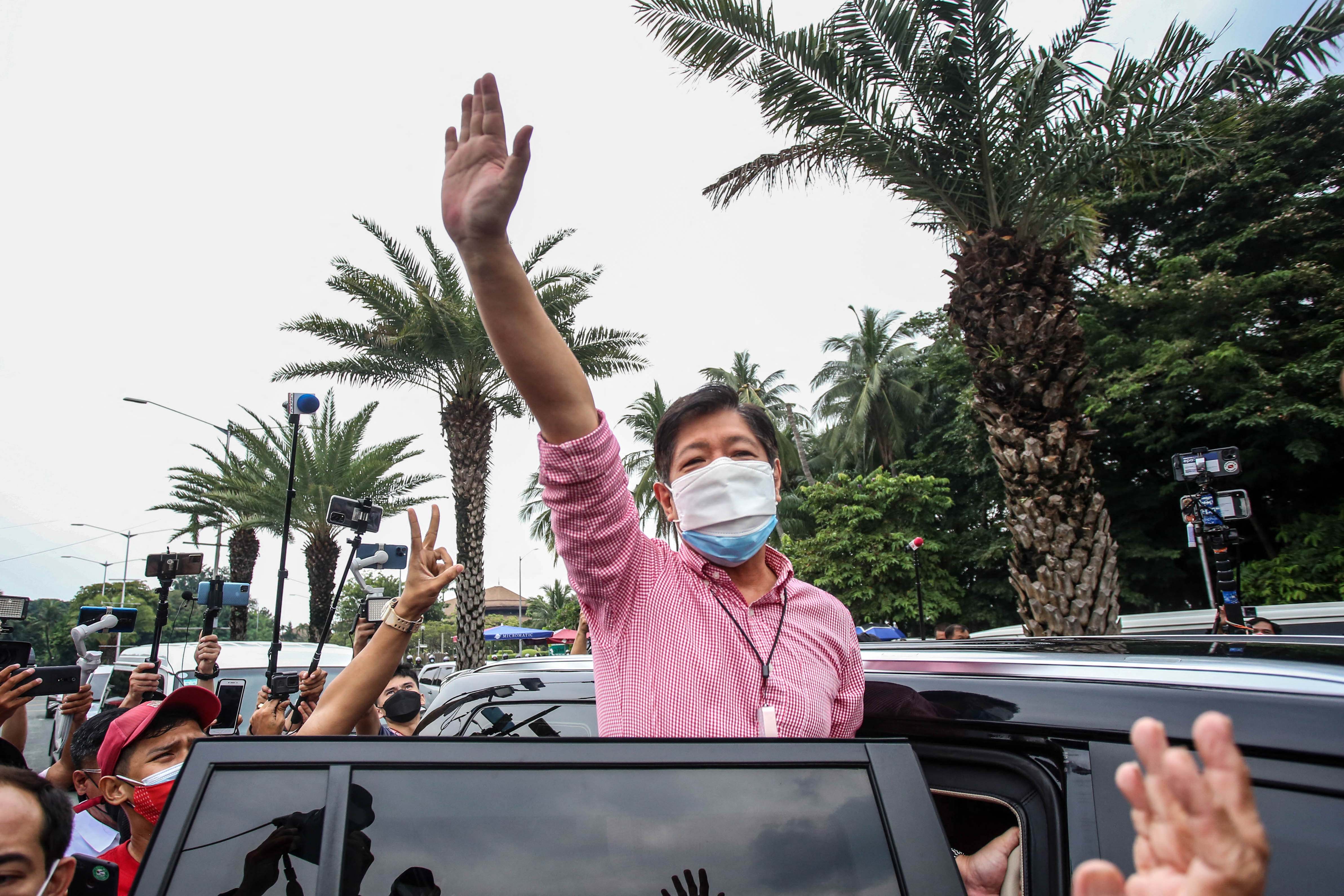 Philippine Presidential Bets Want Marcos to Pay $3.8 Billion Tax - Bloomberg