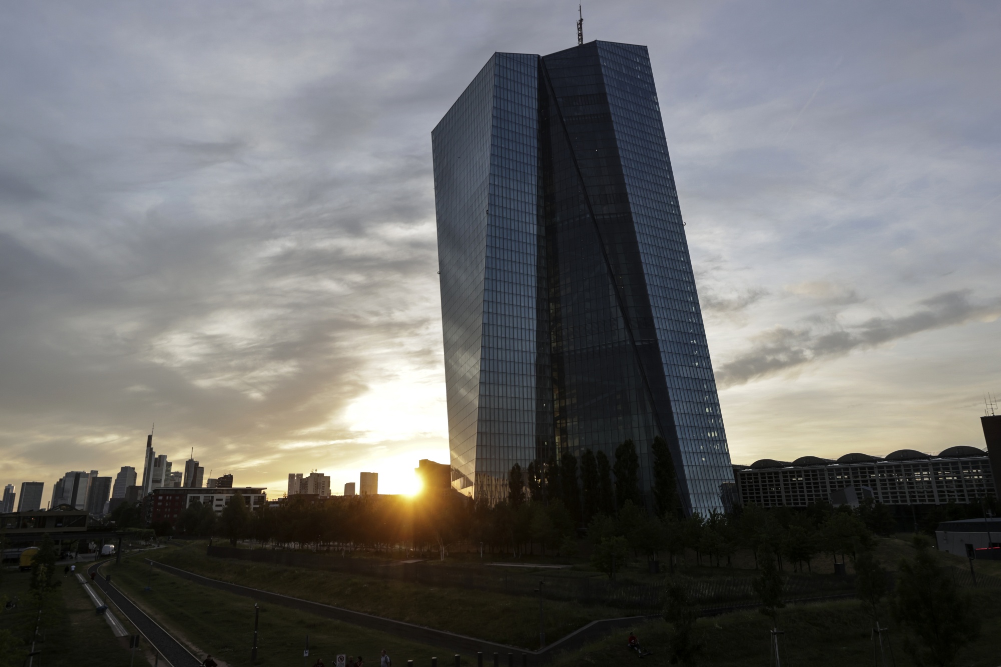 ECB Seizing the Day for QT Shouldn't Count on Market Tranquility