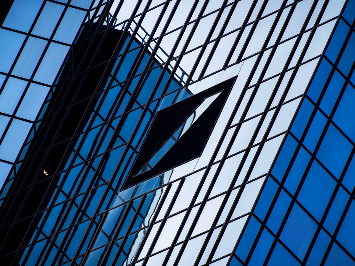 Apollo Buys Most of Deutsche Bank SRT Linked to $3 Billion Debt