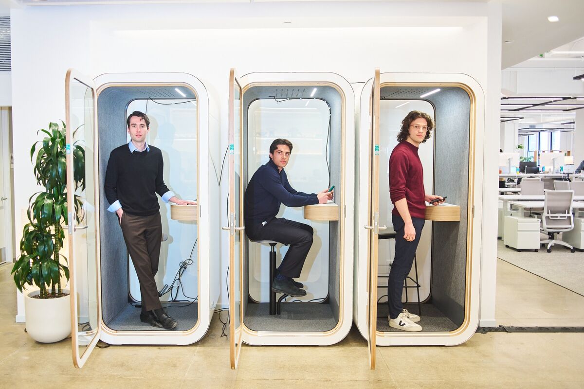 Junior Bankers Sick of Grunt Work Build $2 Billion AI Tool to Do the Job