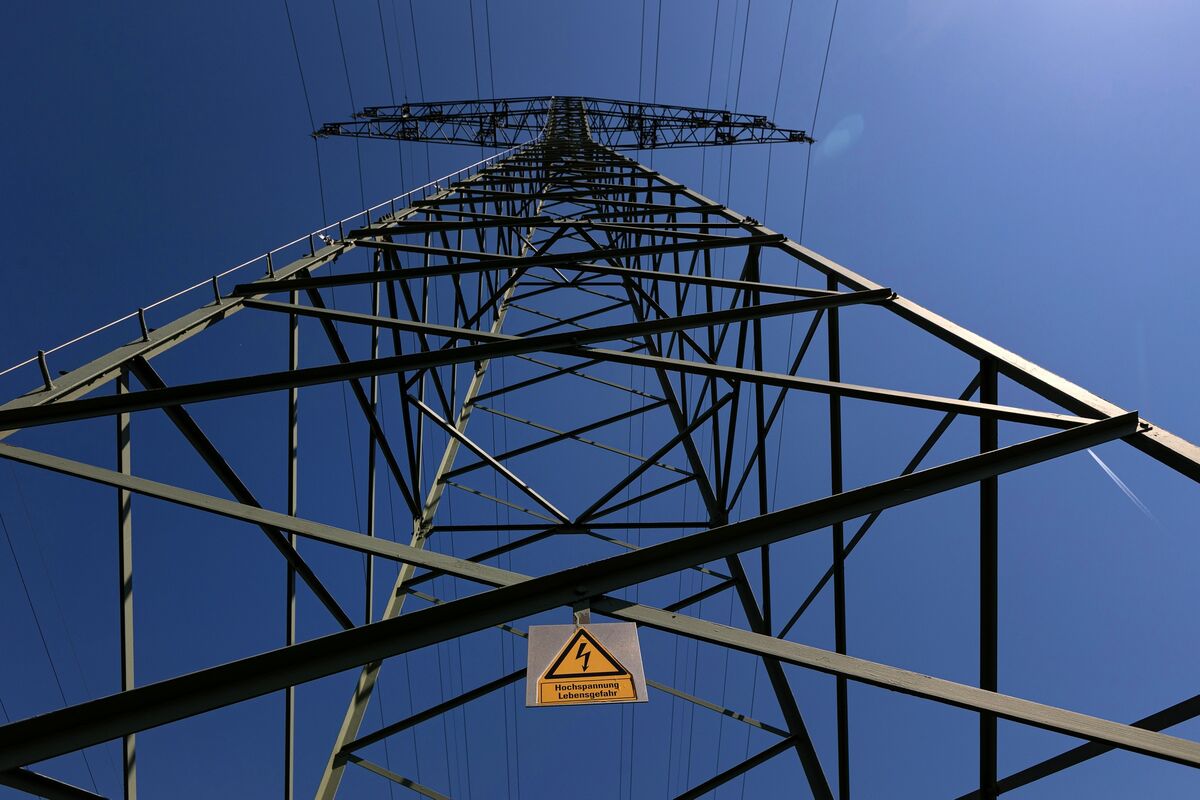 bloomberg.com - Ewa Krukowska - EU Plans 2040 Electrification Target to Cut Oil, Gas Consumption
