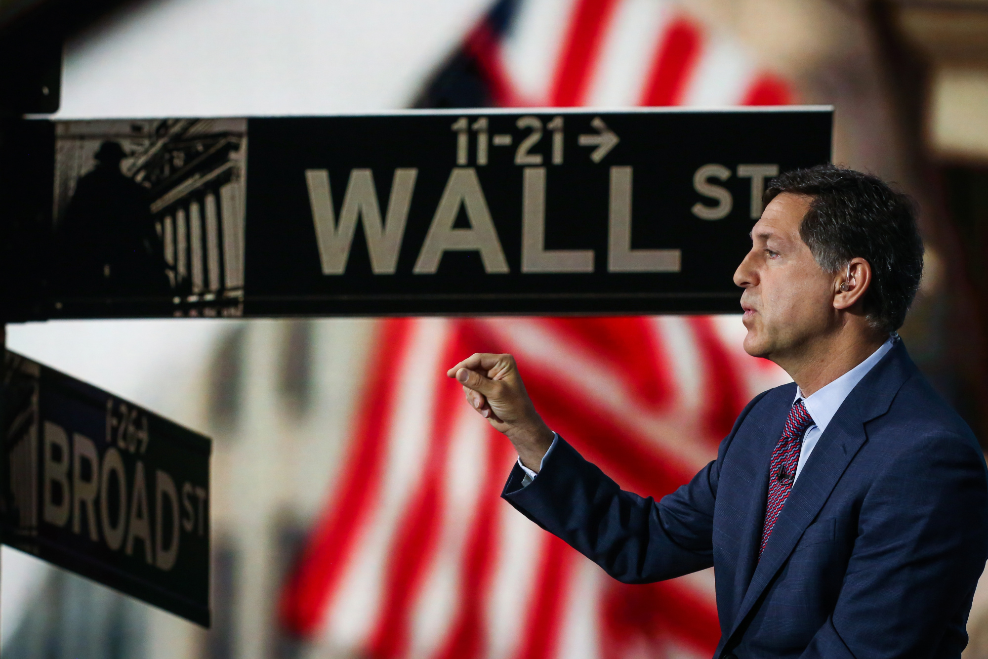 centerview-offers-newest-associates-200-000-bonuses-to-stay-bloomberg