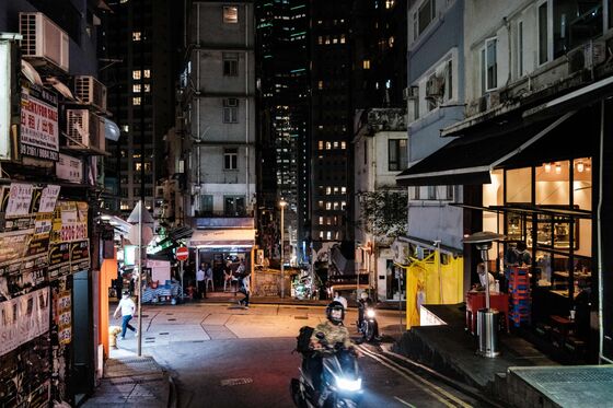 Hong Kong Booze Ban May Wipe Out Thousands of Bars and Restaurants