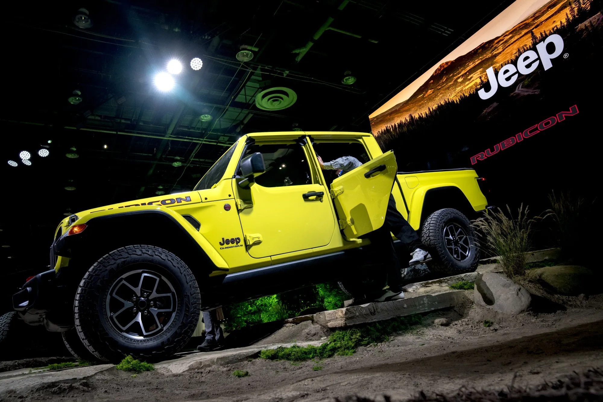 A Stellantis Jeep Gladiator Rubicon truck.