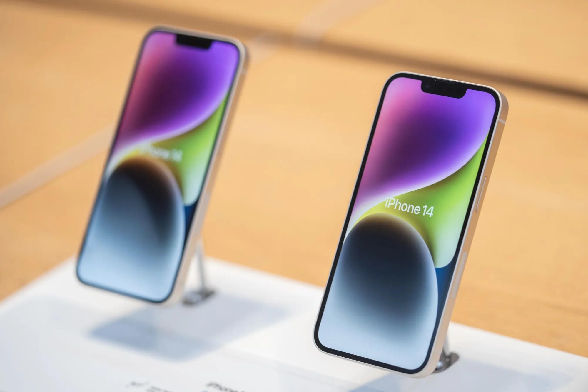 アップル、待望の新型iPhone SEを数日中に発表へ－関係者 - Bloomberg