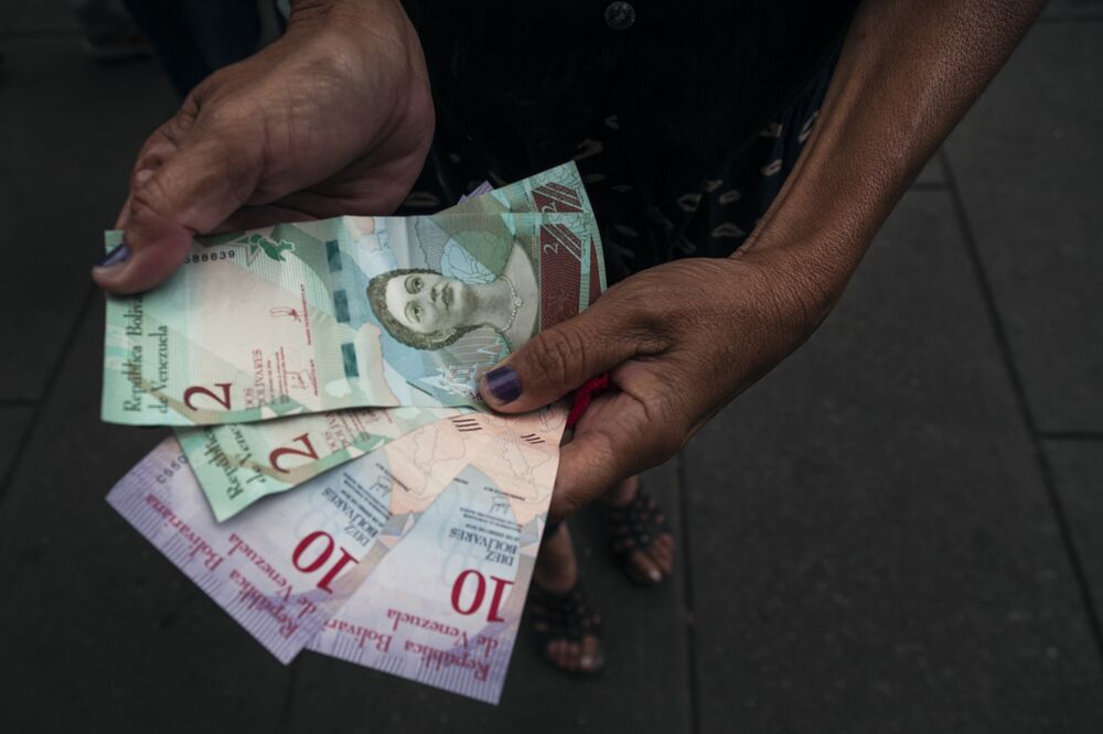 New Currency Same Old Crazy Hyperinflation In Venezuela Bloomberg A Person Displays New 2 And 10 Sovereign Bolivar Banknotes In Caracas On Sept 14