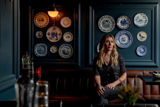 Manhattan Restaurant Jobs Go Begging, Hobbling Industry Comeback