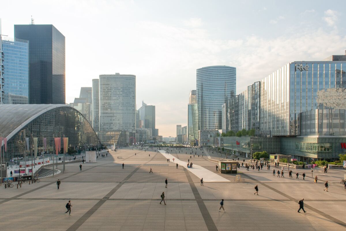 Paris Banks Want France to Cut the Costs of Firing Traders