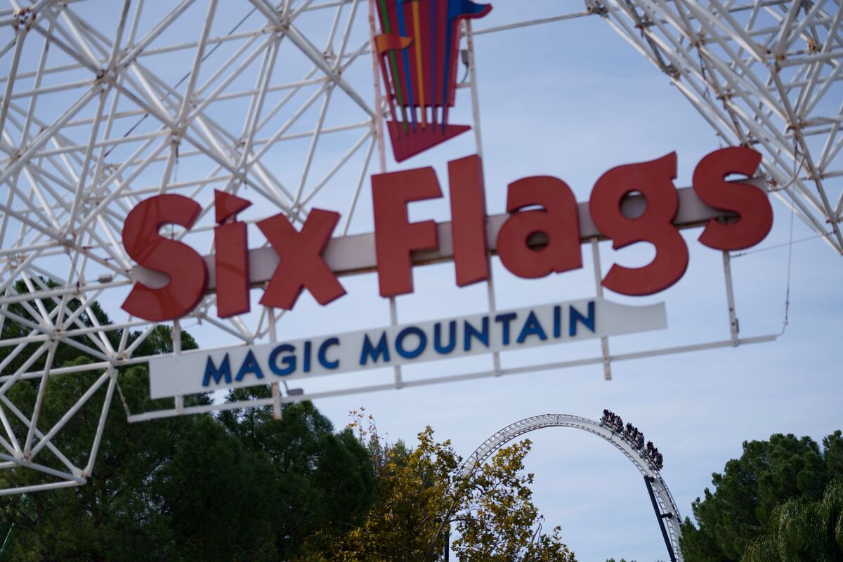 Six Flags Shares Slide After Attendance, Revenue Miss Estimates