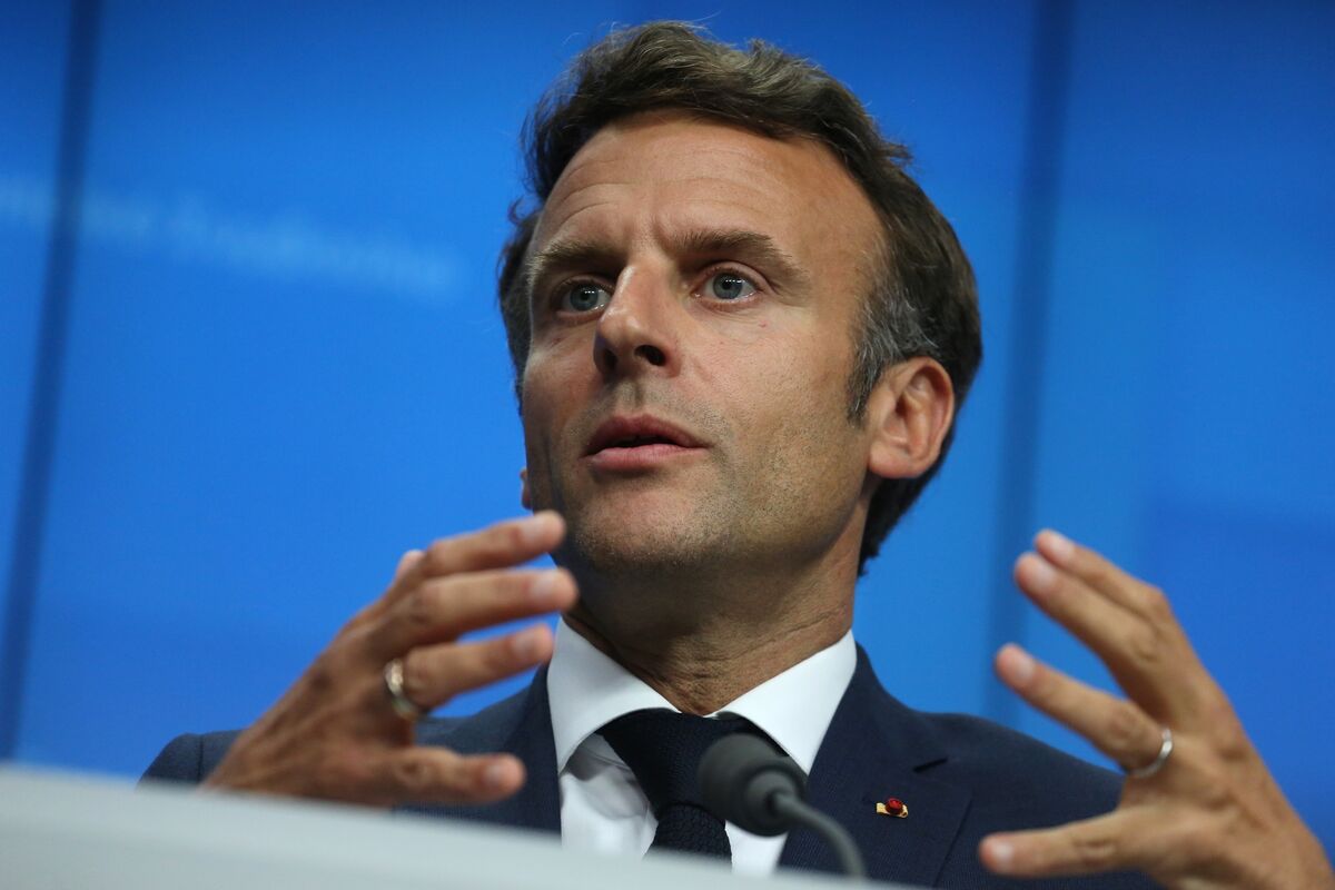 France’s Macron Seeks Credibility With Budget Balancing Act - Bloomberg