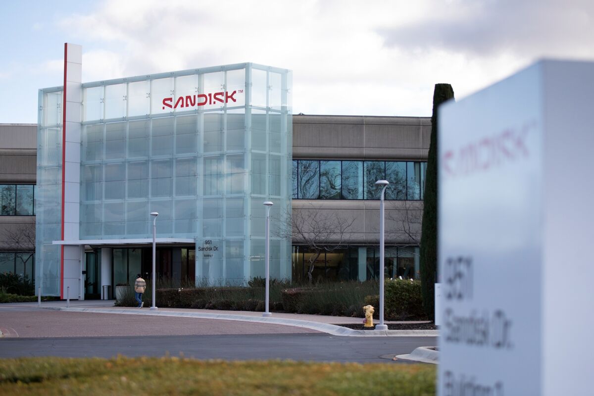 
                            Western Digital to Raise $3.09 Billion in Sandisk Share Sale