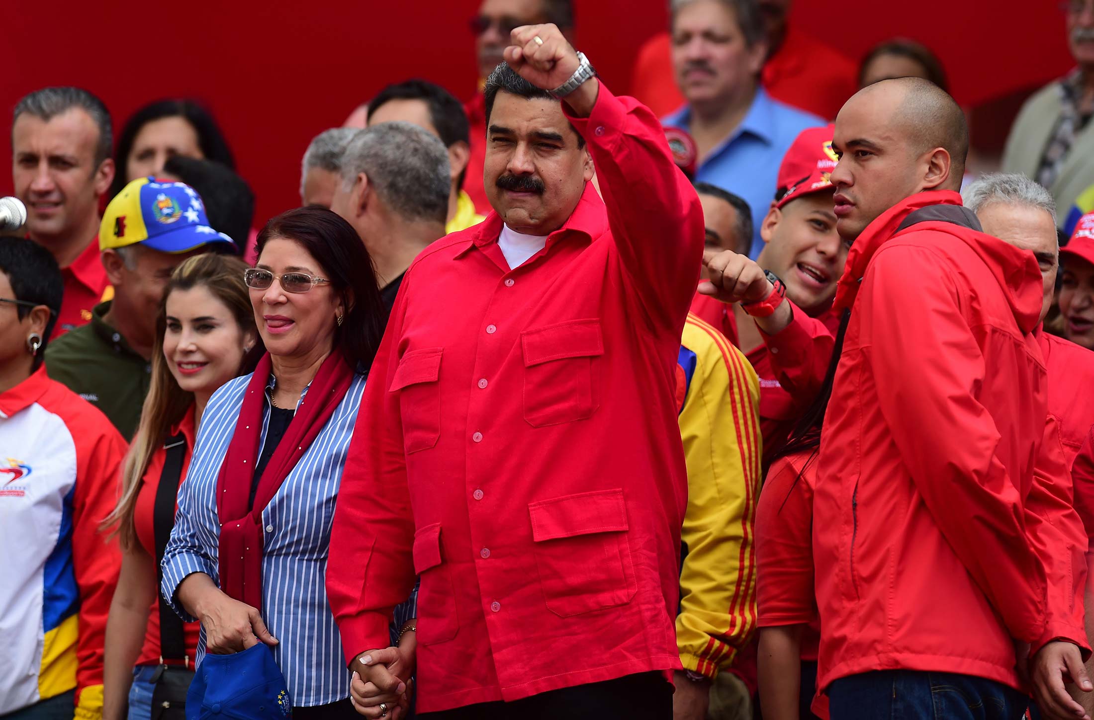 Venezuela’s Military Backs Maduro In Dispute With Congress - Bloomberg