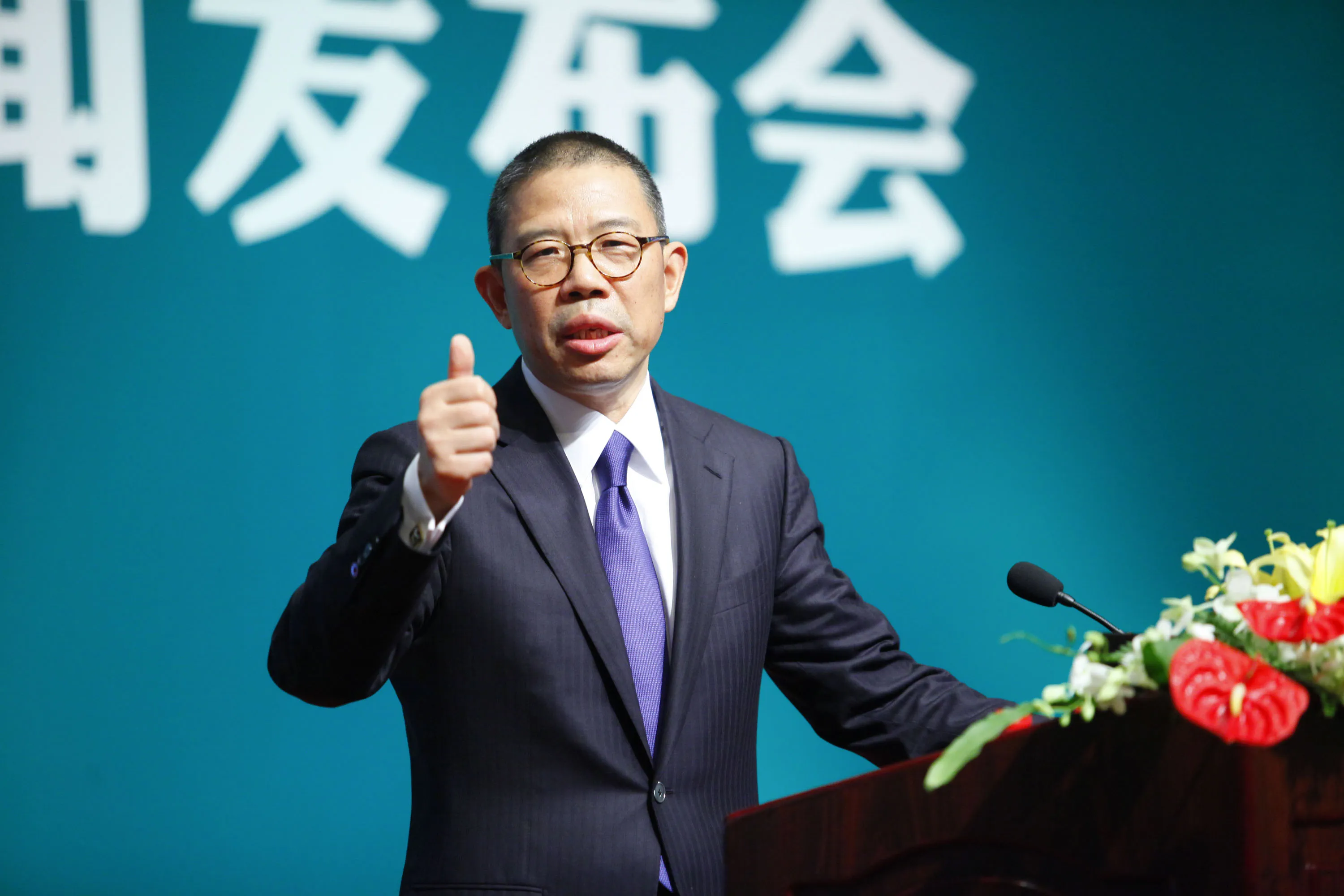 中国一の富豪の座から陥落か－農夫山泉の創業者、約2兆円の資産失う 