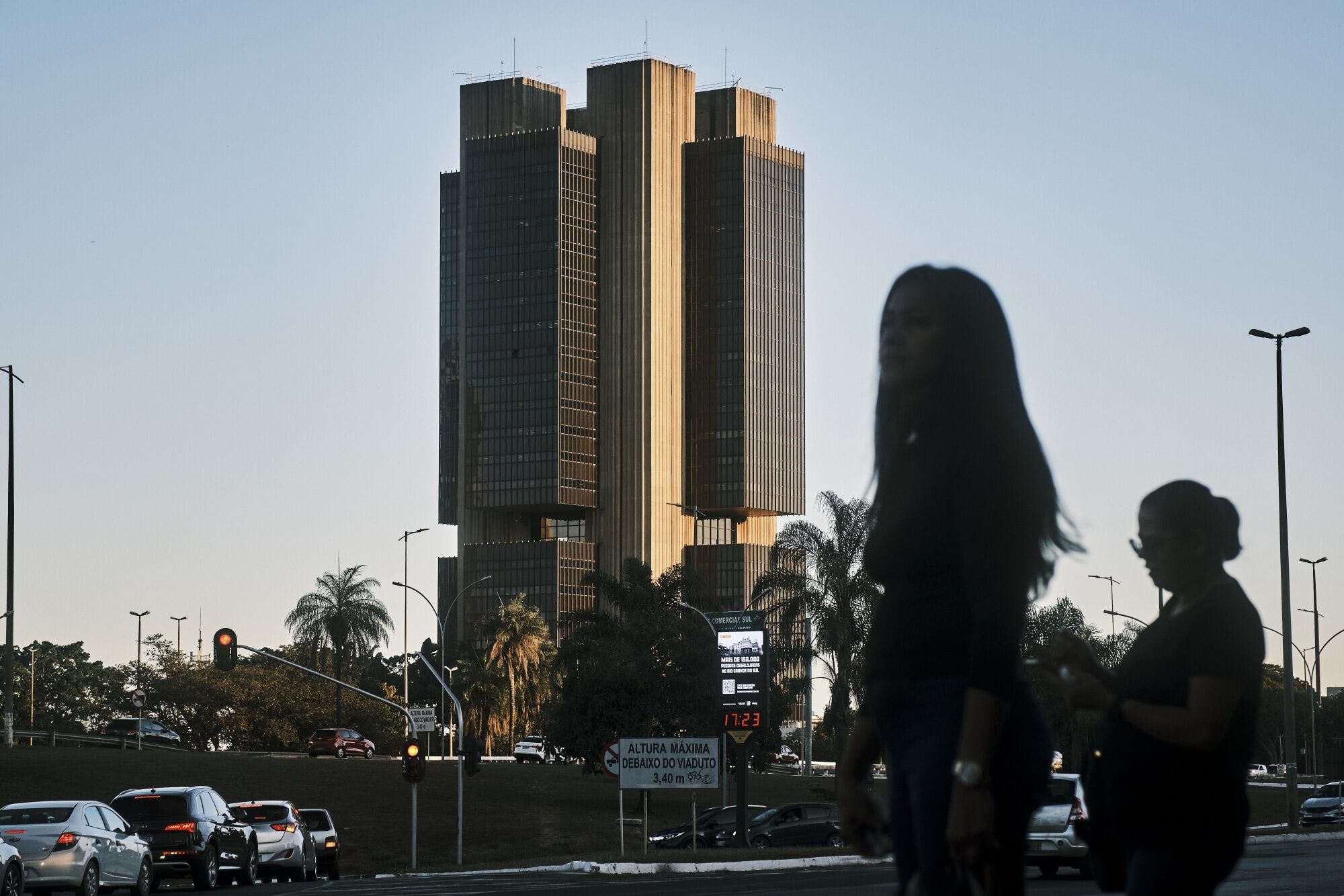 Ataque hacker à entidade que liga bancos ao BC expõe fragilidade no combate  a fraudes