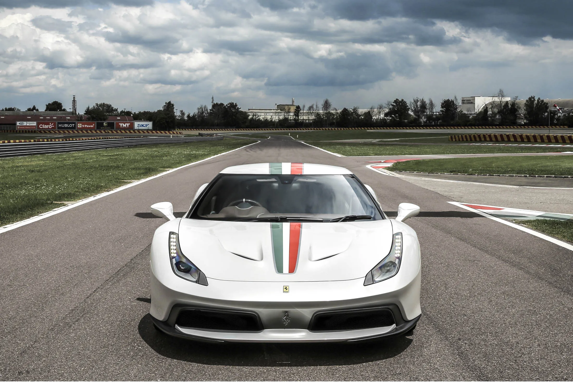 White Ferrari F8 Spider on New Wheels Is a Sexy Italian Supercar -  autoevolution, image size:2200x1467