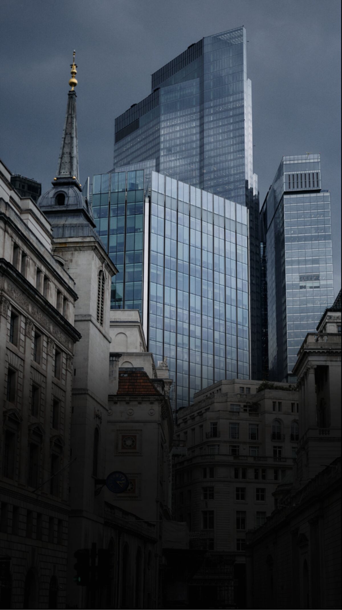 Britain's Billionaire Exodus Shows Cost of Tax Raid