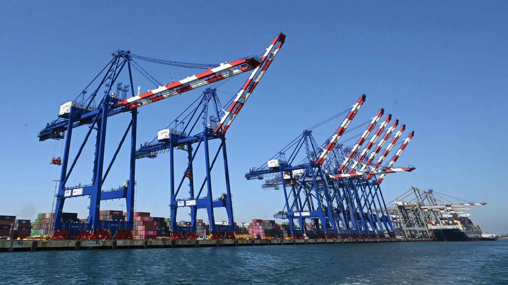 Rerouted US Imports Avoiding Trump's Tariffs Top $300 Billion