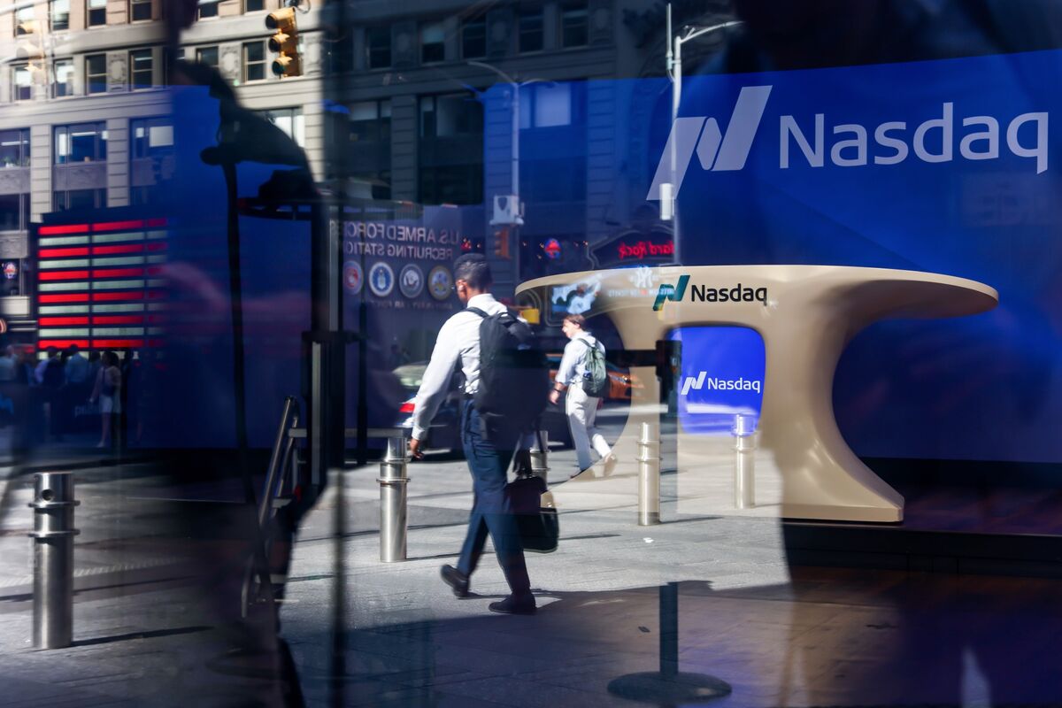 AI Boom Is ‘Trickling Down’ to Old-Line Stocks, Wells Fargo Says