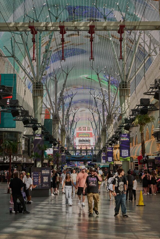 A street view of a restaurant in Milan's Chinatown