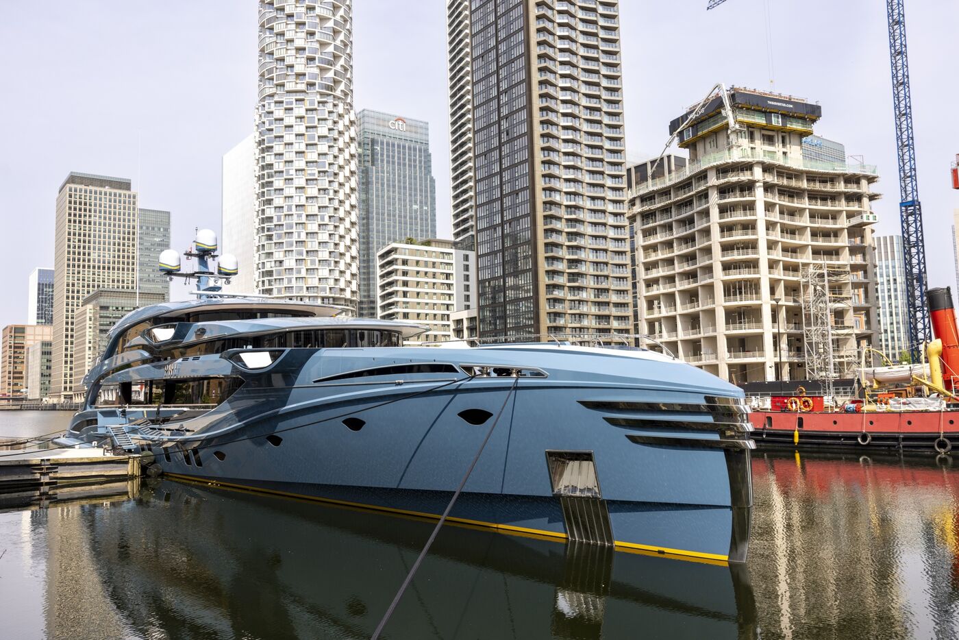 seized russian yacht canary wharf