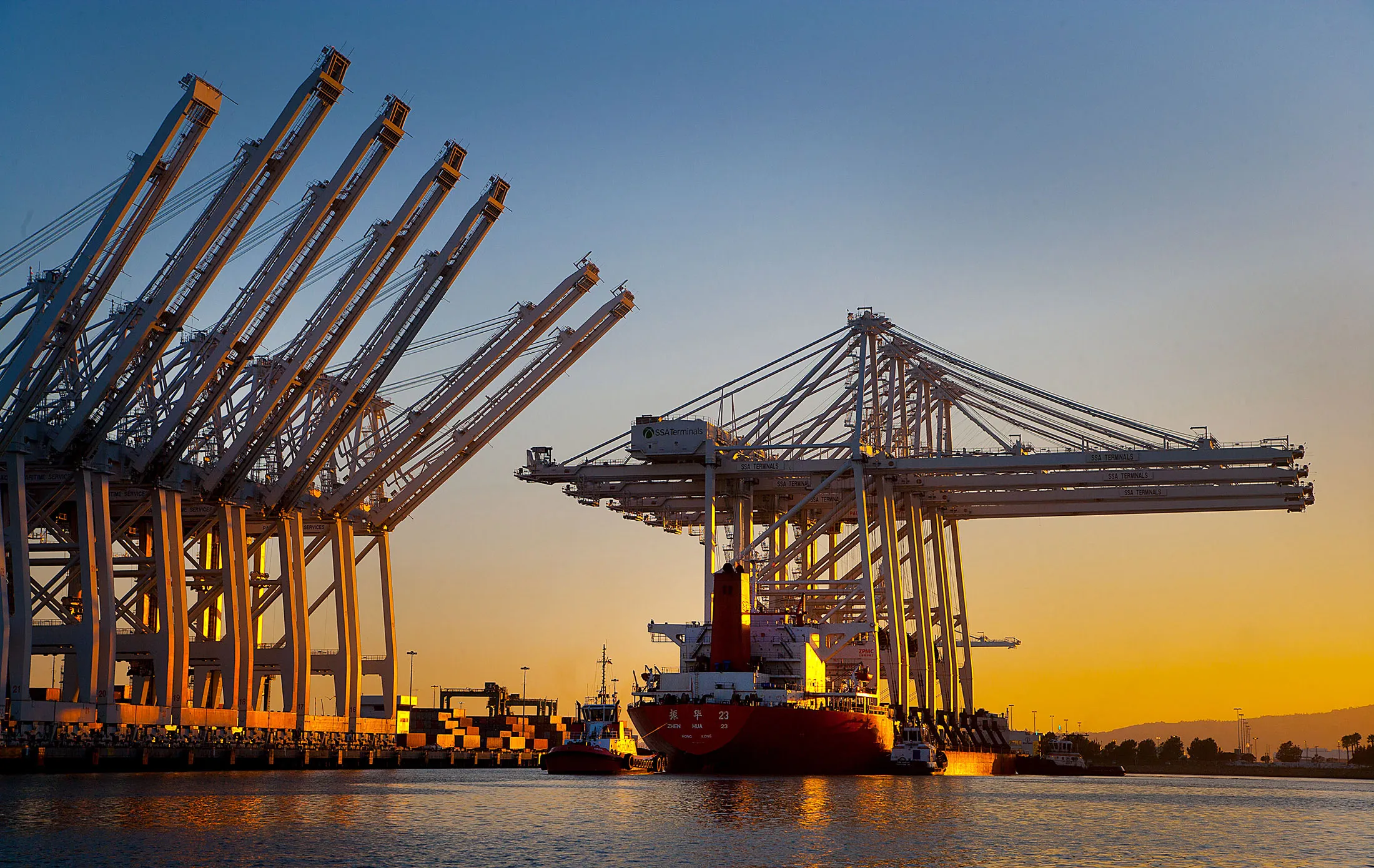 New Gantry Cranes Delivered To The Port Of Long Beach