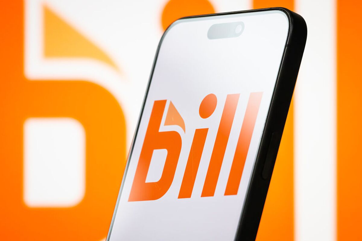 Activist Barington Targets Bill Holdings, Pushes for Sale