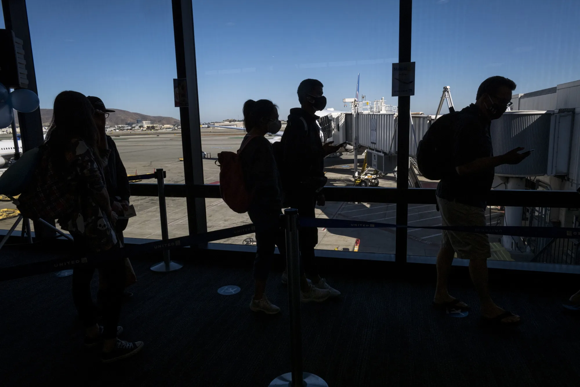 United & Hawaiian Airlines To Offer Hawaii-bound Passengers Rapid Coronavirus Tests
