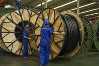 relates to 中国製造業活動が５月に予想外の縮小、内需の弱さ裏付け－財新ＰＭＩ
