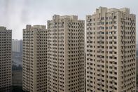 relates to 中国、住宅値下がりペースが４月に加速－引き続き景気の重し