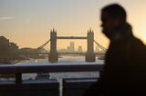 Commuters As U.K. Jobs Market Shrugs Off Omicron
