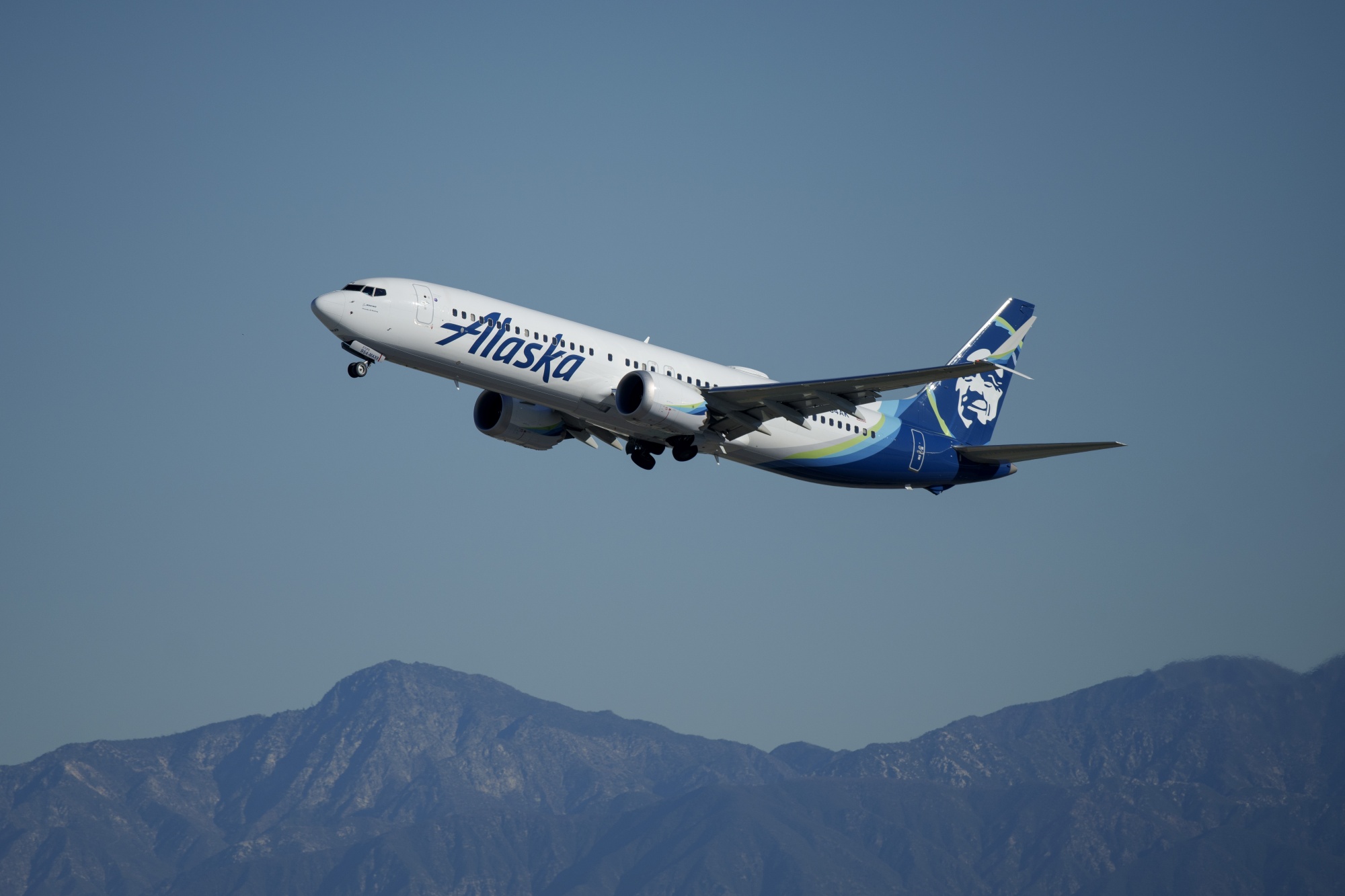 Alaska Air (ALK) Suspends Oil Hedging Program in Strategy Shift - Bloomberg