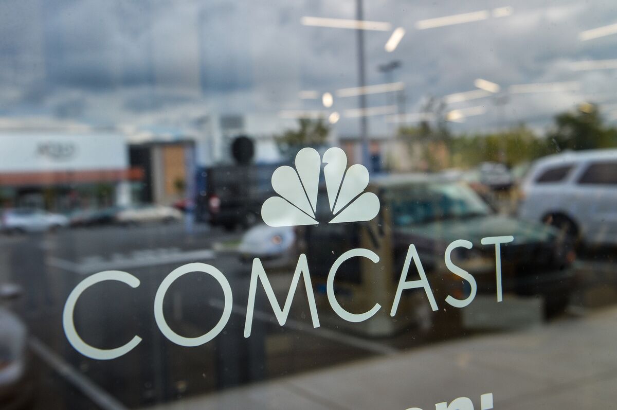 Comcast Profit Beats Estimates Despite Broadband Decline