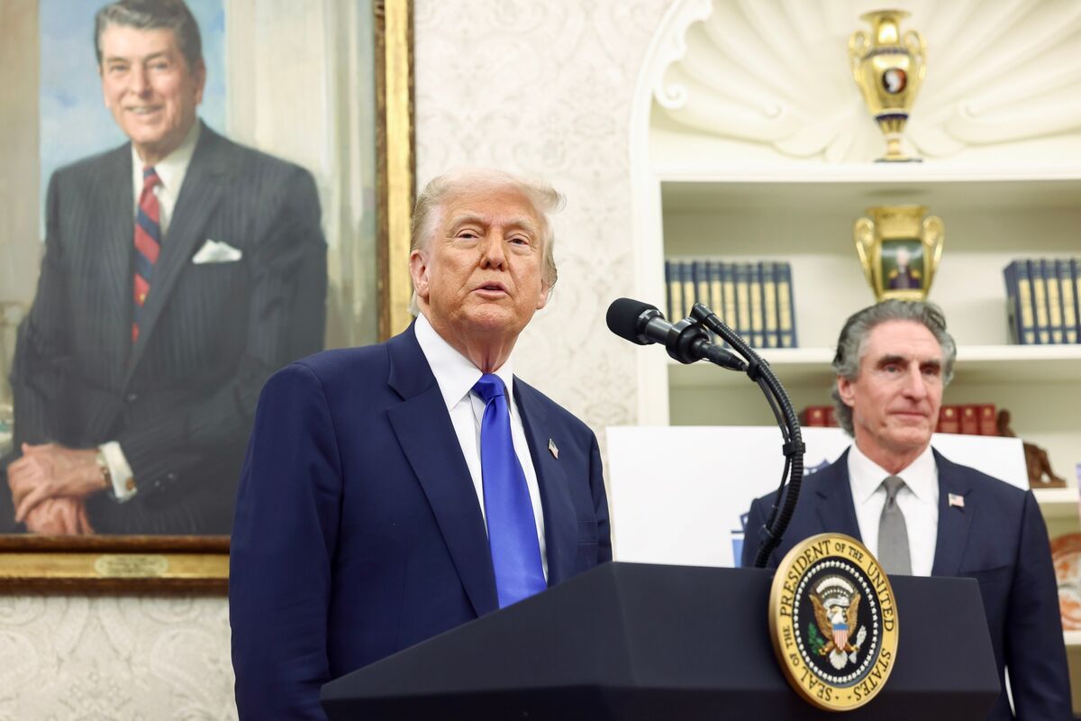 Trump cam kết gặp Hollywood để nói chuyện về thuế quan