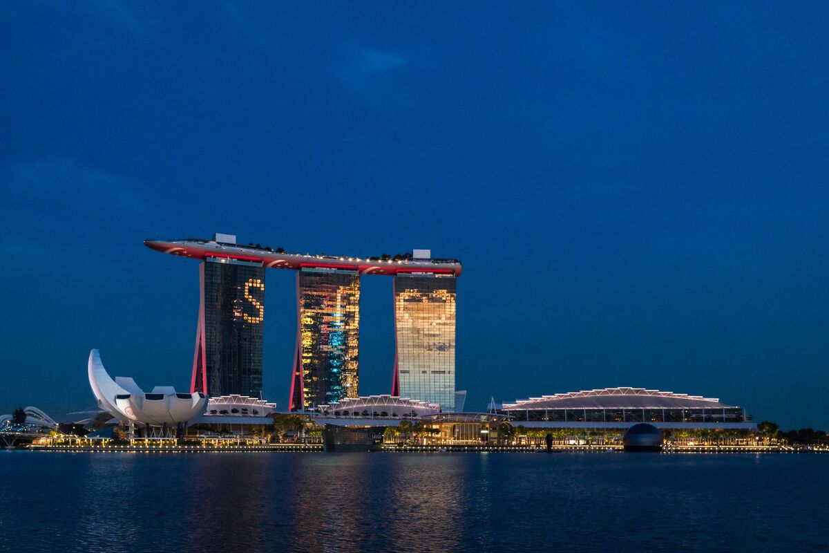 File:Marina Bays Sands Hotel from the bridge connecting to the