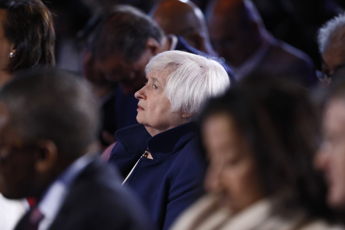 Gold traders wait for Yellen to weigh in dollars and stimulus