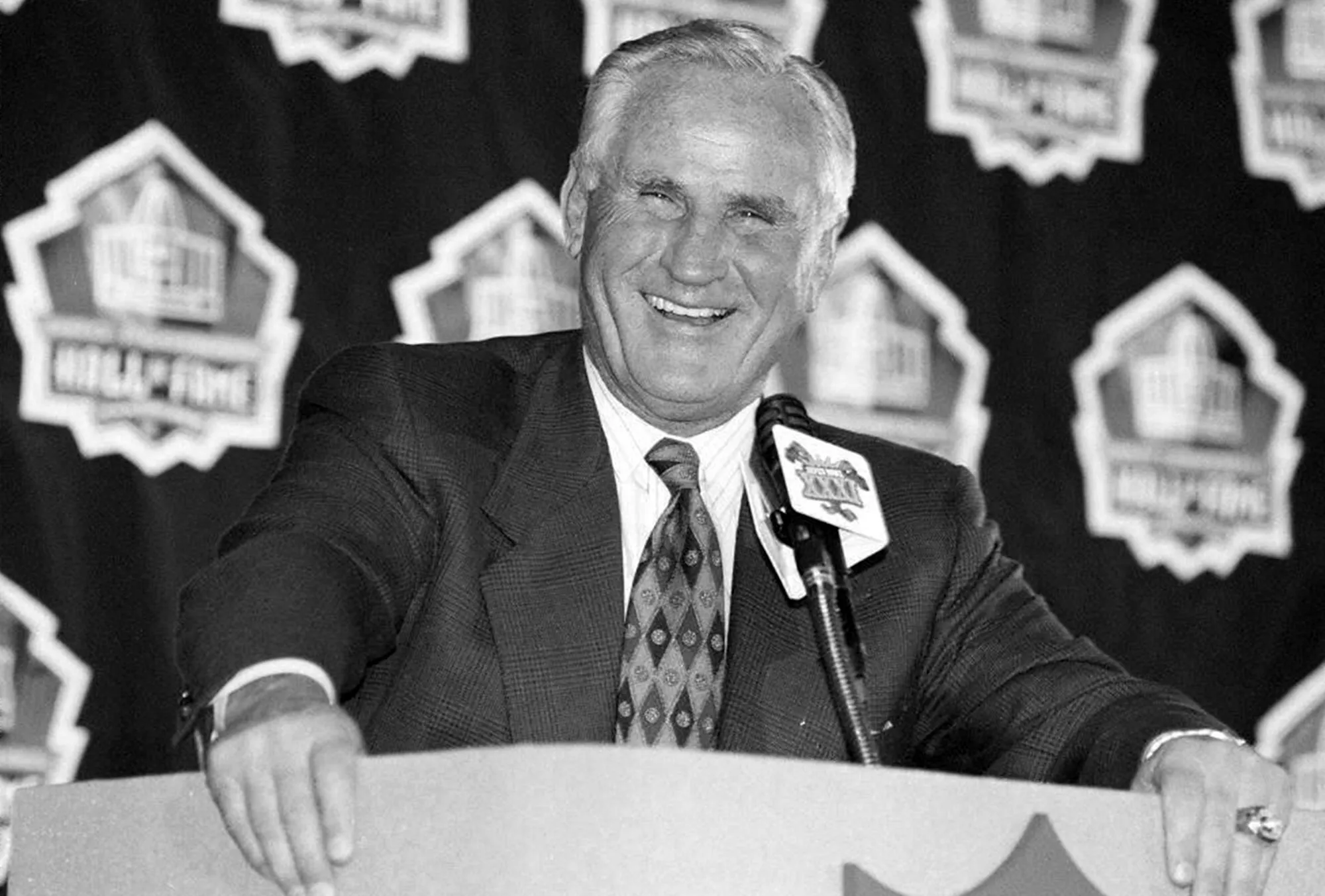 Don Shula speaks in New Orleans in 1997.